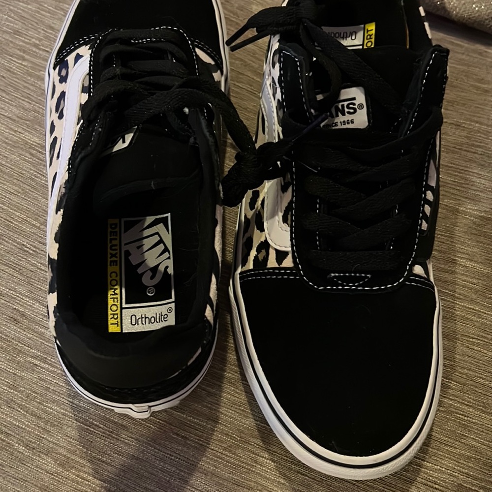 Brand new ortholite deluxe comforter cheats/zebra print vans size 8 women